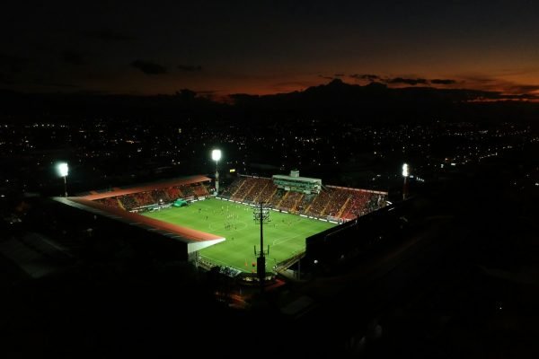 Torneo de fútbol exclusivo para empresas en instalaciones de lujo.